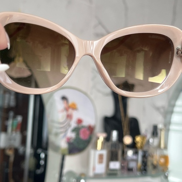 Chanel CC Interlocking cat eye sunglasses - Picture 12 of 14